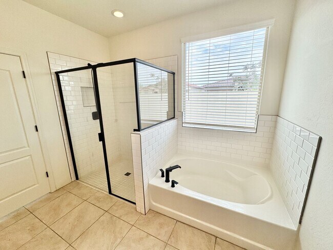 Building Photo - Beautiful 3 Bedroom 2 Bath Single Level Newer Built Home In Litchfield Park! Has Solar!