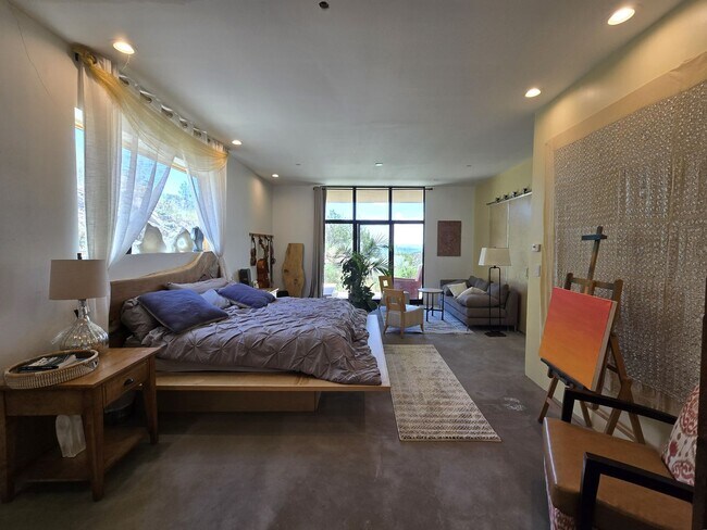 Building Photo - 2618 Summit Ct