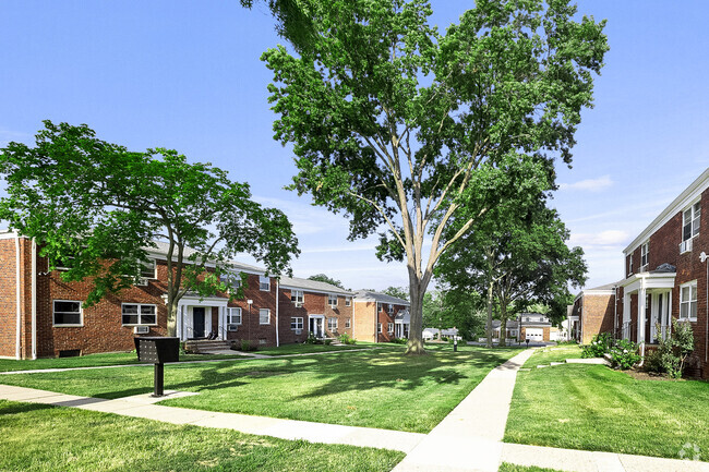 Building Photo - Matawan Court Apartments