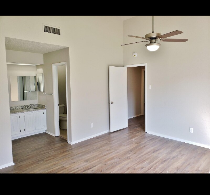 Building Photo - 2752 Meadow Isle Ln