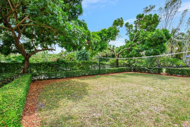Building Photo - 1418 W Wickham Cir