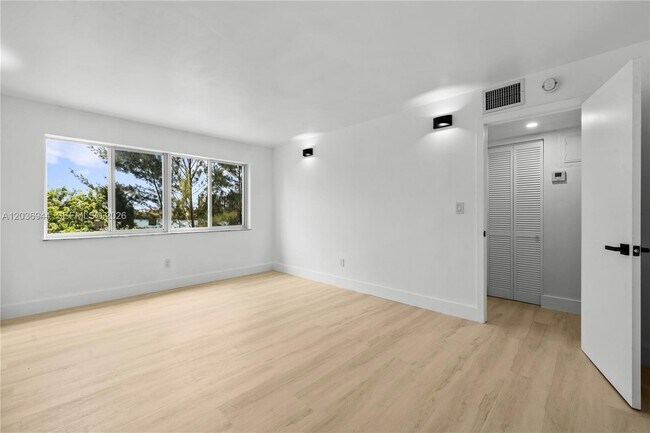 Building Photo - 14840 Naranja Lakes Blvd