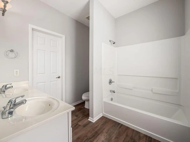 Master Bedroom 2 Onsuite - 104 Cumberland Chase Blvd