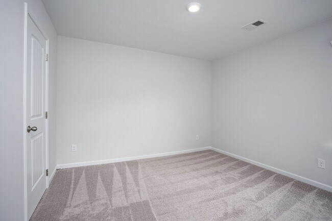 Building Photo - 2626 Jansen Ave