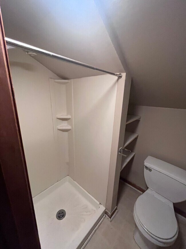 Building Photo - 4 Bedroom 2 Bath on Campus