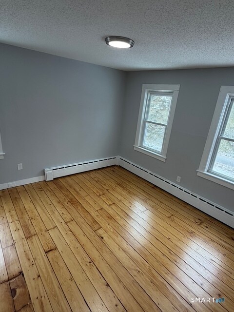 Building Photo - 122 River Rd