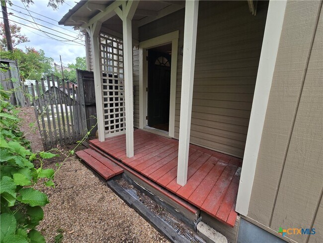 Building Photo - 294 Tolle St