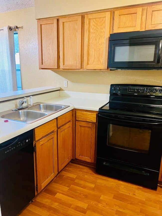 Building Photo - South Congress Condo Close to Downtown and...