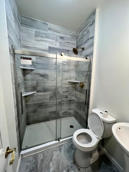 private bath - 614 N College Ave