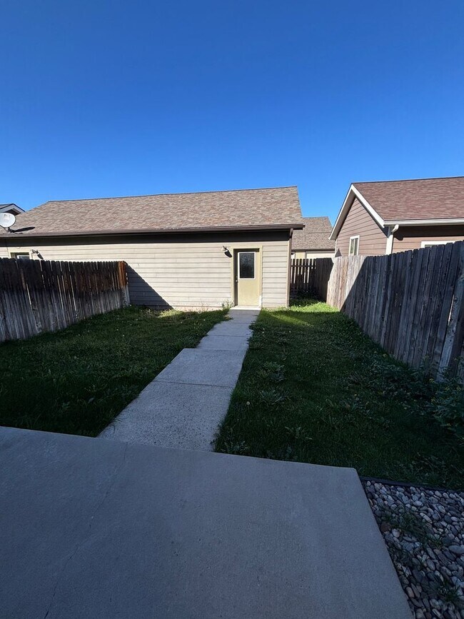 Building Photo - FIRST MONTH'S RENT FREE!!!  NEW LOWER MONT...