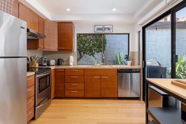 Building Photo - 2356 S Linden Way