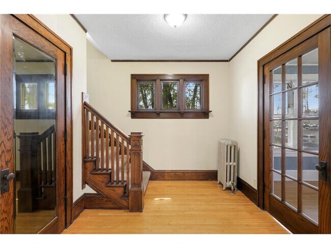 Building Photo - 3217 4th St SE