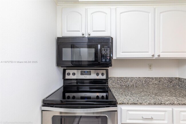 Building Photo - 7601 E Treasure Dr