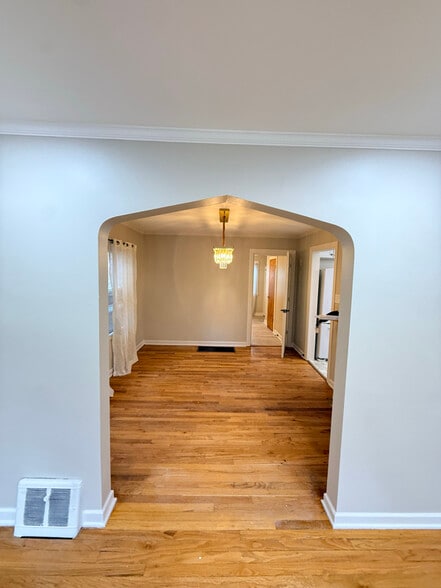 Building Photo - 4144 Park Ave