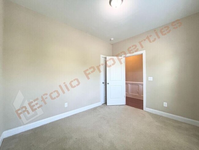 Building Photo - Lovely 3 Story 3 Bedroom 3.5 Bath 1 Car-Ga...