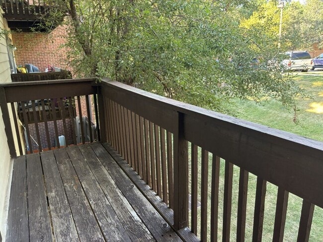 Building Photo - 1 Bedroom, 1 Bath Condo Available Sept 4st...