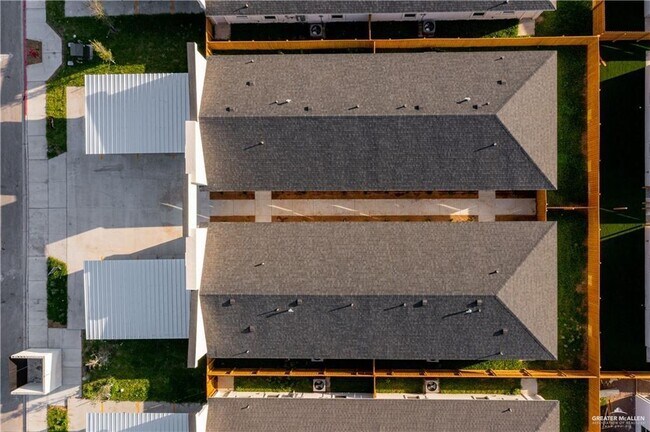 Building Photo - 405 N Onyx Ave