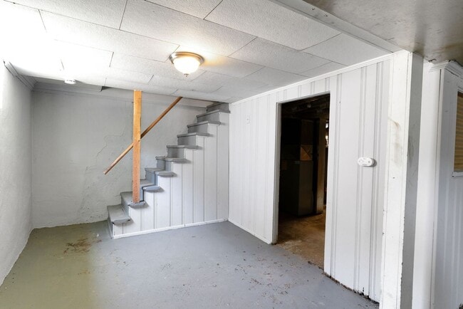 Building Photo - 8135 Bloom Dr