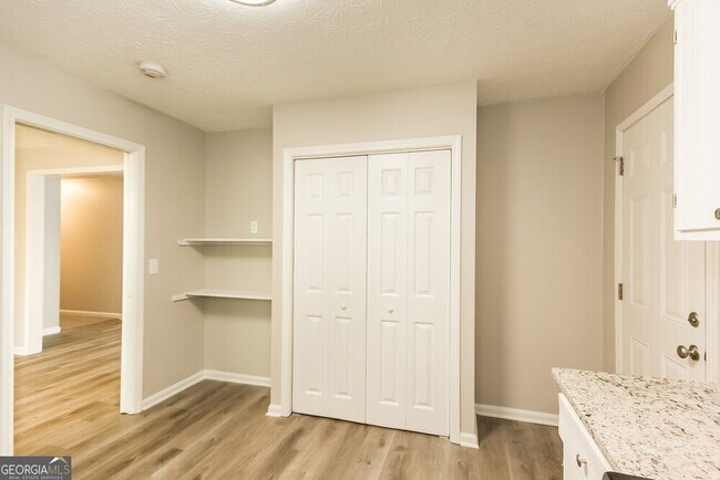 Building Photo - 440 Creekside Ct
