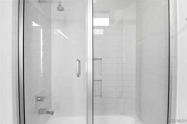 Building Photo - 302 SE Broadway St