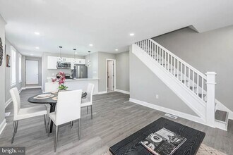 Building Photo - 3300 Ravenwood Ave