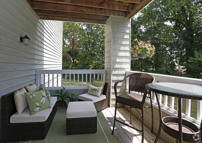 2BR, 2BA - 1002sf  A-  Balcony - Highlands at Olde Raleigh