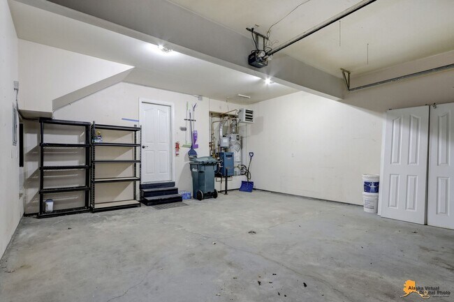 Building Photo - Modern 4-Bedroom Townhome in Desirable Sou...