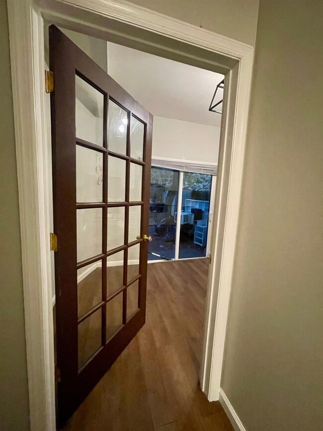 Building Photo - 162 Nelson Ave