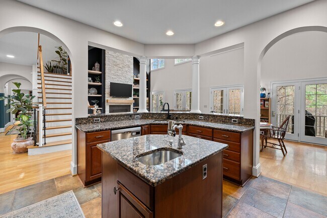 Building Photo - 11 Grey Oak