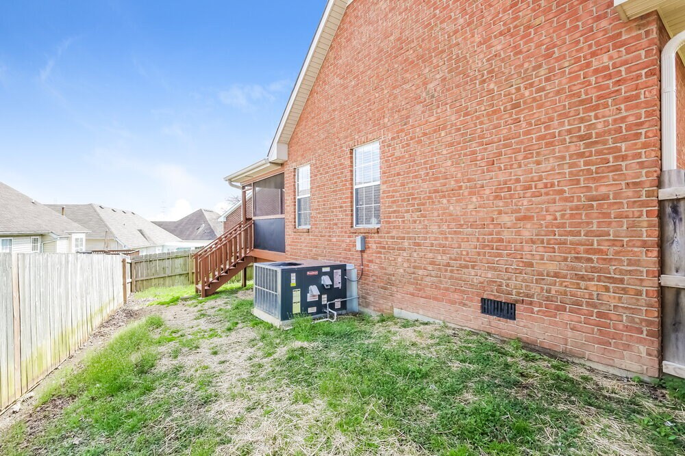 Building Photo - 125 Oak Leaf Dr