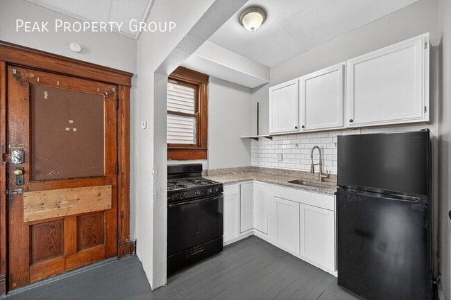 Building Photo - 2339 Rohs St