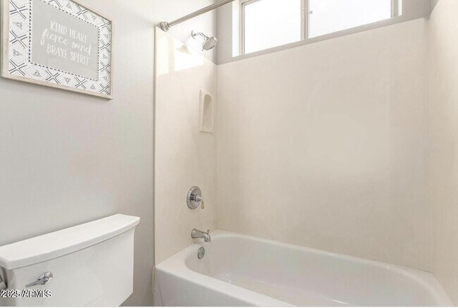 Building Photo - 1515 N Los Alamos Cir