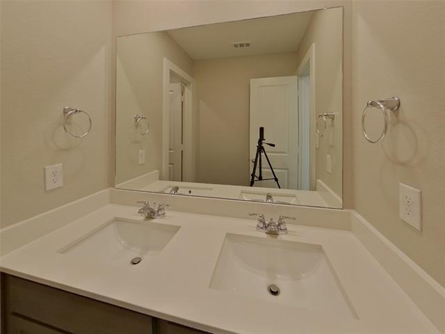 Building Photo - 727 Lacewing Dr