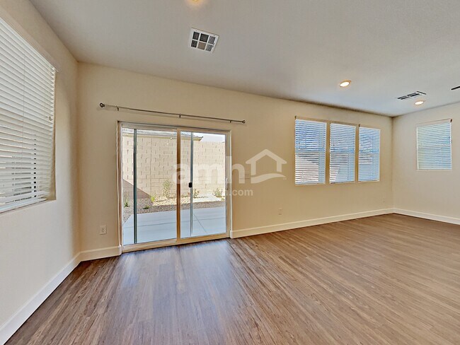 Building Photo - 8133 Inhibition Ct
