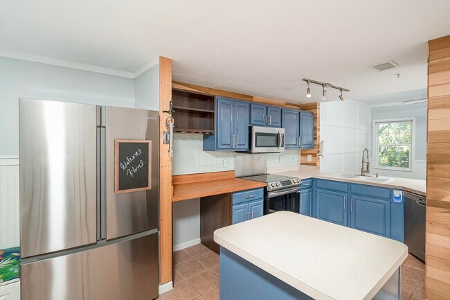 Building Photo - 1005 Bella Vista Blvd