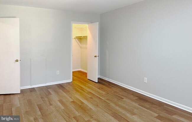 Building Photo - 3322 Woodburn Village Dr