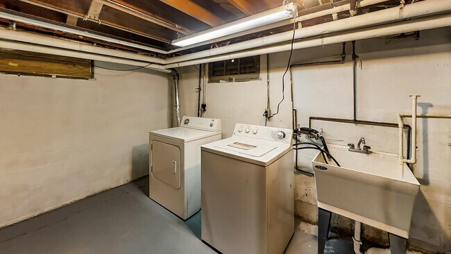 Building Photo - 625 N Blackhawk Ave