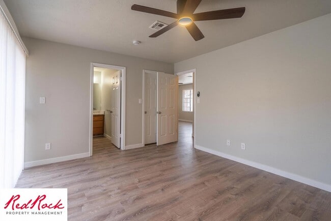 Building Photo - Remodeled 2 Bedroom Townhome. Pet Friendly!