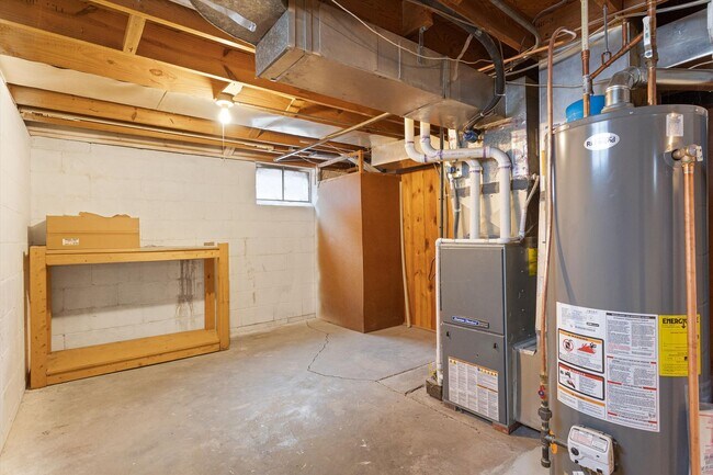 Building Photo - Gorgeous 2 bedroom 1 bathroom house!