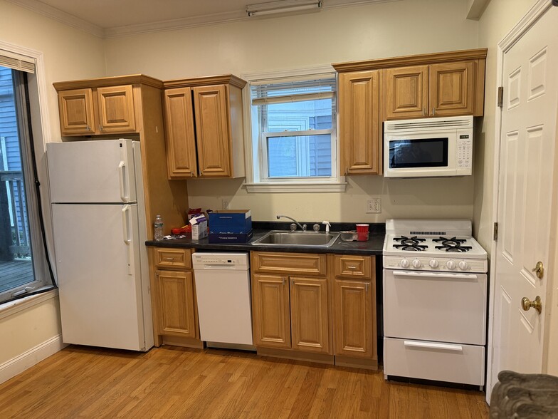 Primary Photo - 1576 Cambridge St