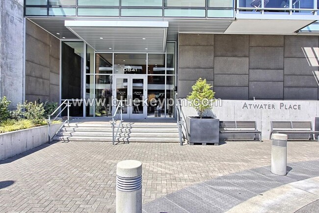 Building Photo - 2 Bed, 2 Bath Condo with 24 HR Concierge a...