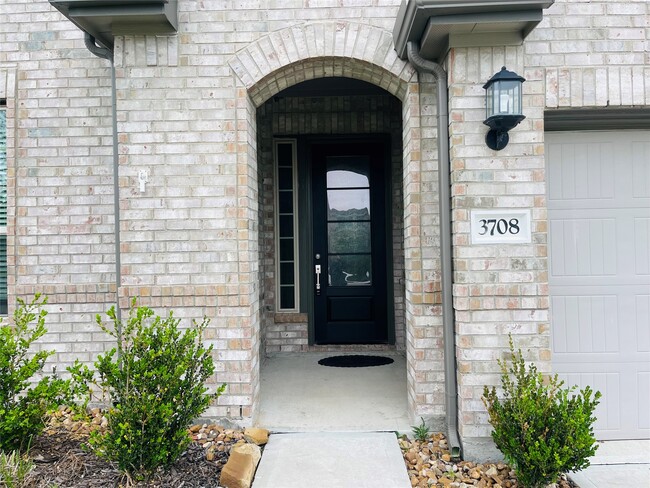 Building Photo - 3708 Rock Ledge Dr