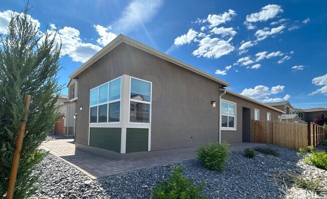 Building Photo - 2494 Metolius Dr