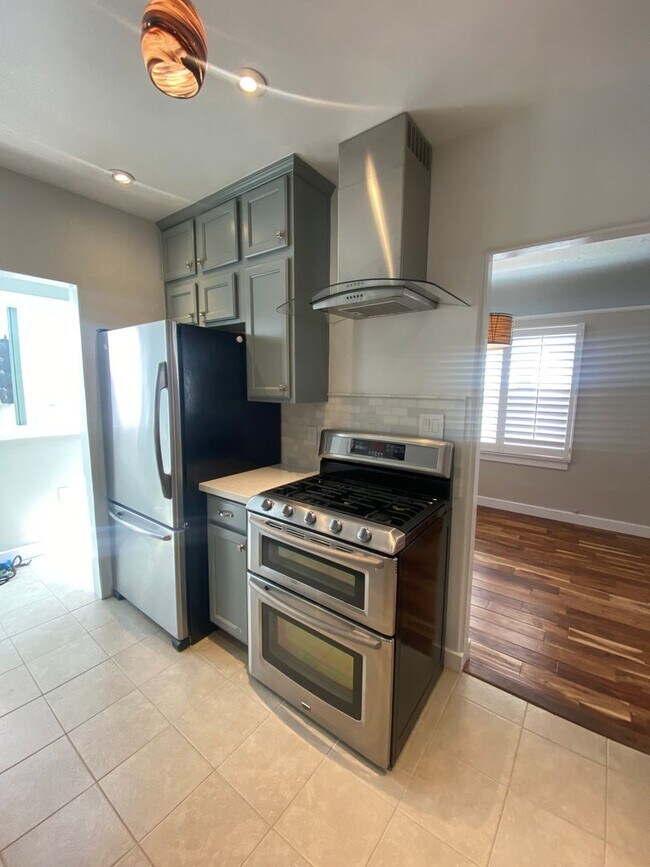 Building Photo - Elegant, Multilevel 3 Bedroom 2 Bathroom in Hillcrest / North Park with Outdoor Space