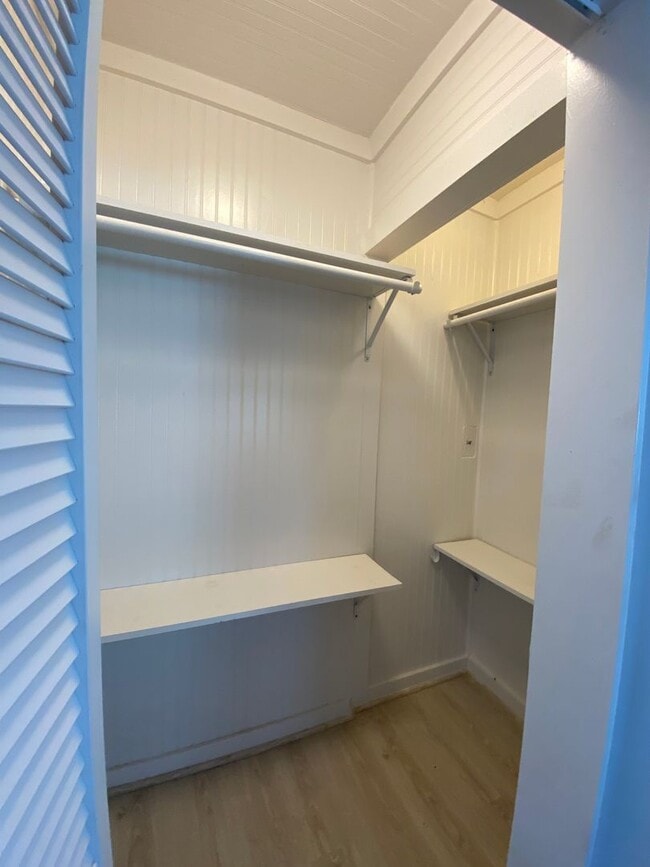 Building Photo - 8th