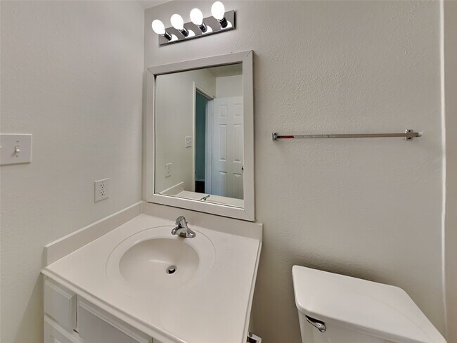 Building Photo - 18413 Sunrise Oaks Ct