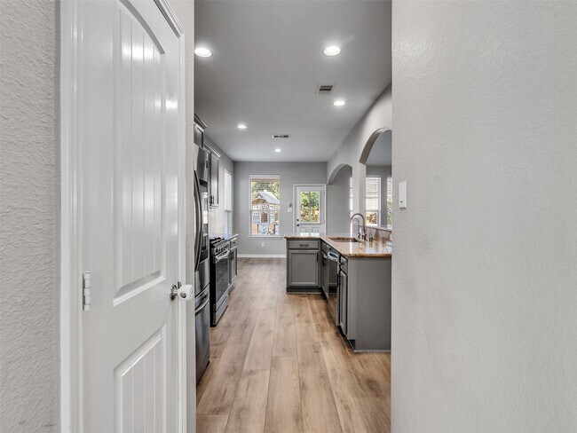 Building Photo - 948 Ponte Serra Dr