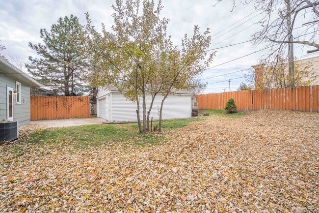 Building Photo - 106 NE Grant St