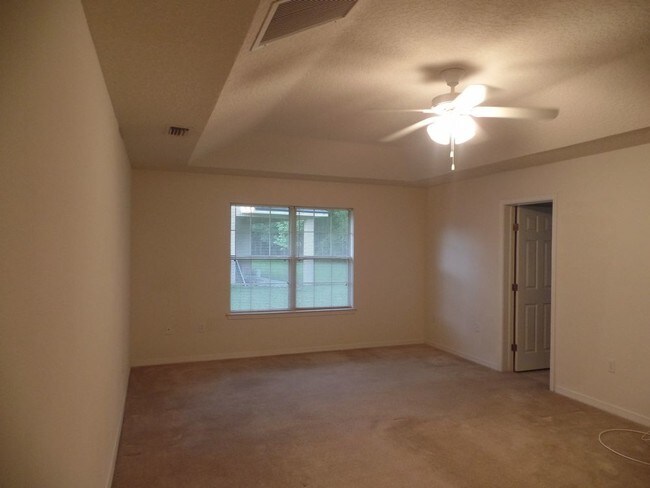 Building Photo - Pinecrest