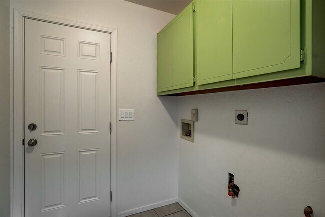 Building Photo - 7930 E Larkspur Ln
